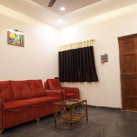 เรด รูฟ ฟาร์มเฮาส์ Villa ชิปลุน ภายนอก รูปภาพ