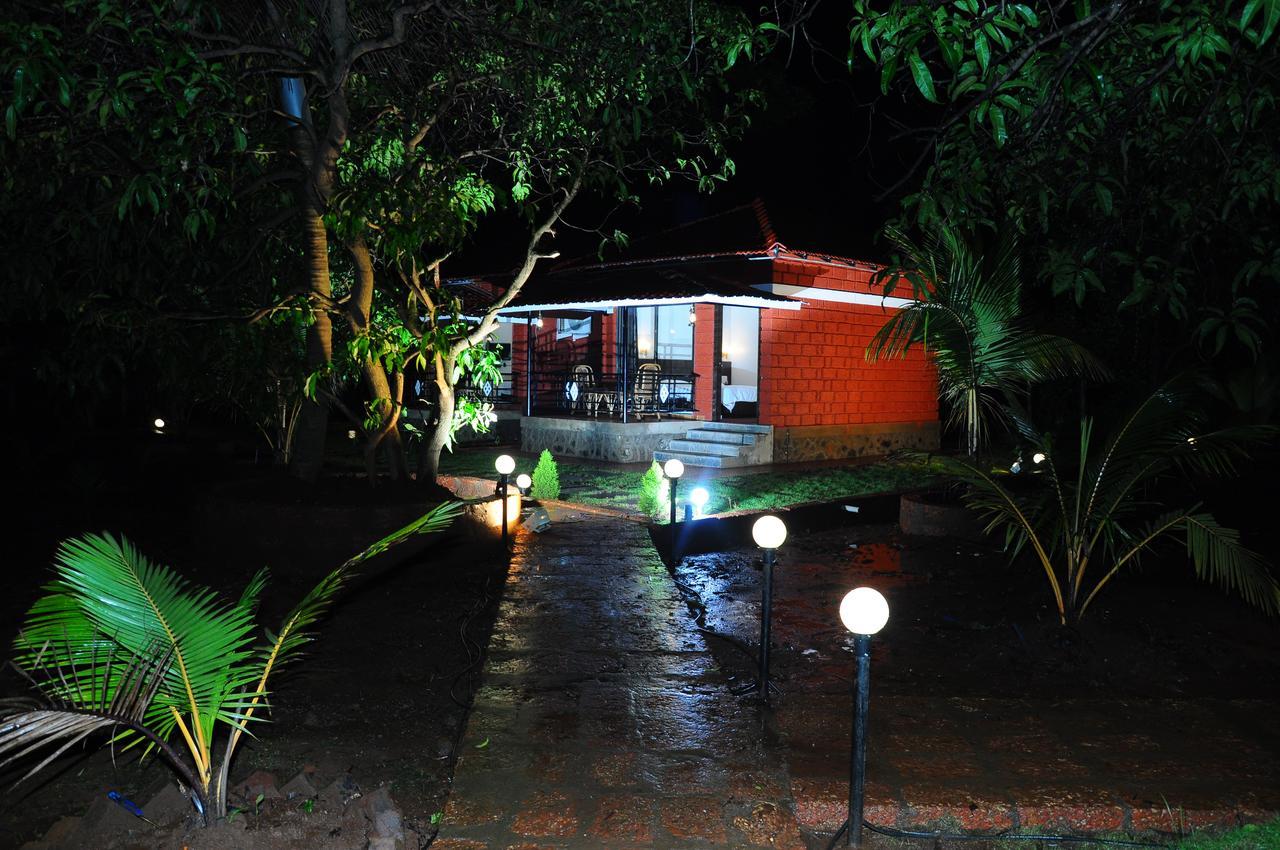 เรด รูฟ ฟาร์มเฮาส์ Villa ชิปลุน ภายนอก รูปภาพ