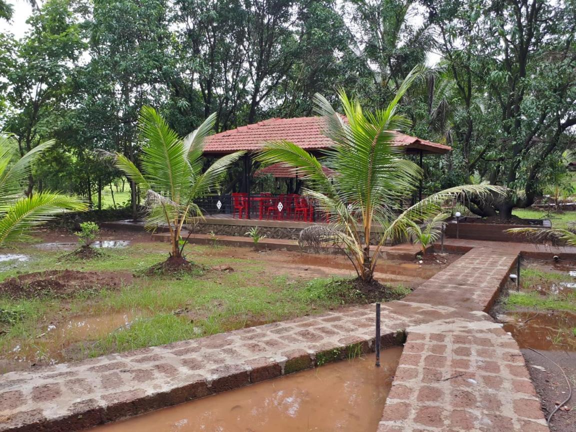เรด รูฟ ฟาร์มเฮาส์ Villa ชิปลุน ภายนอก รูปภาพ